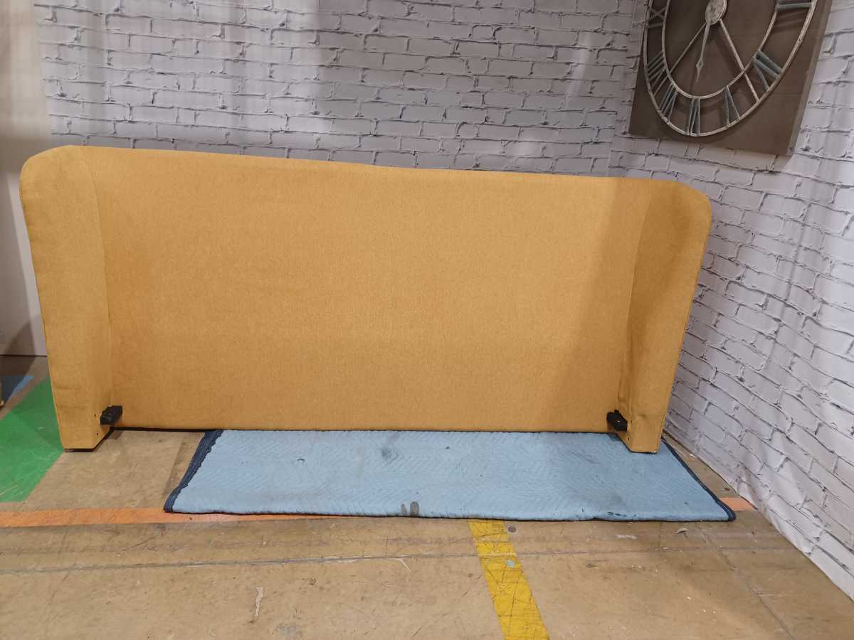 Maloken-Exclusive Upholstered Bed - King - Gallery Image 11